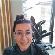 Enseignante de Français Langue étrangère native, j'ai une solide expérience dans l'enseignement de FLE auprès de différents publics jeunes comme adultes.
